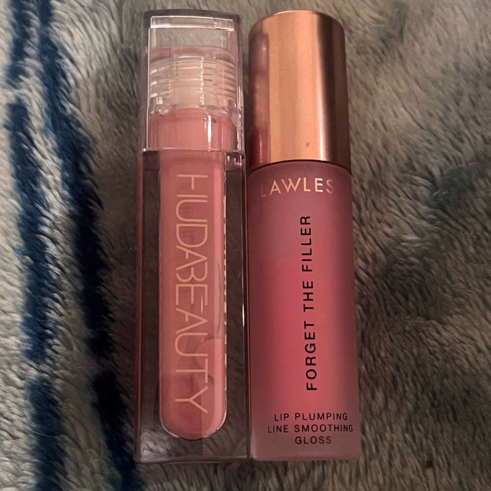 Baby Pink lipgloss Duo Lawless and Huda beauty